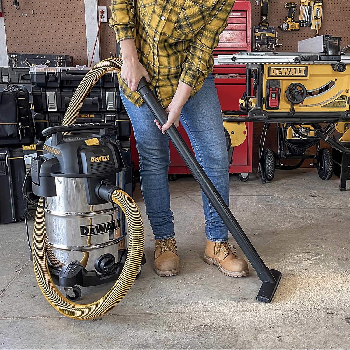 DEWALT 8 Gallon Wet/Dry Vacuum - 5 Peak HP - Image 3