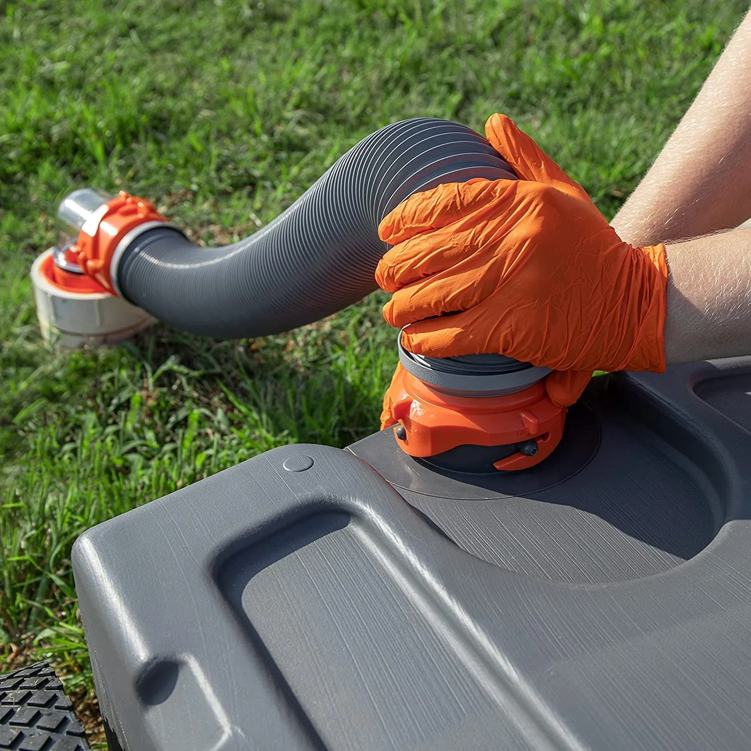 Camco Rhino 36-gallon portable wastewater tank - Image 4