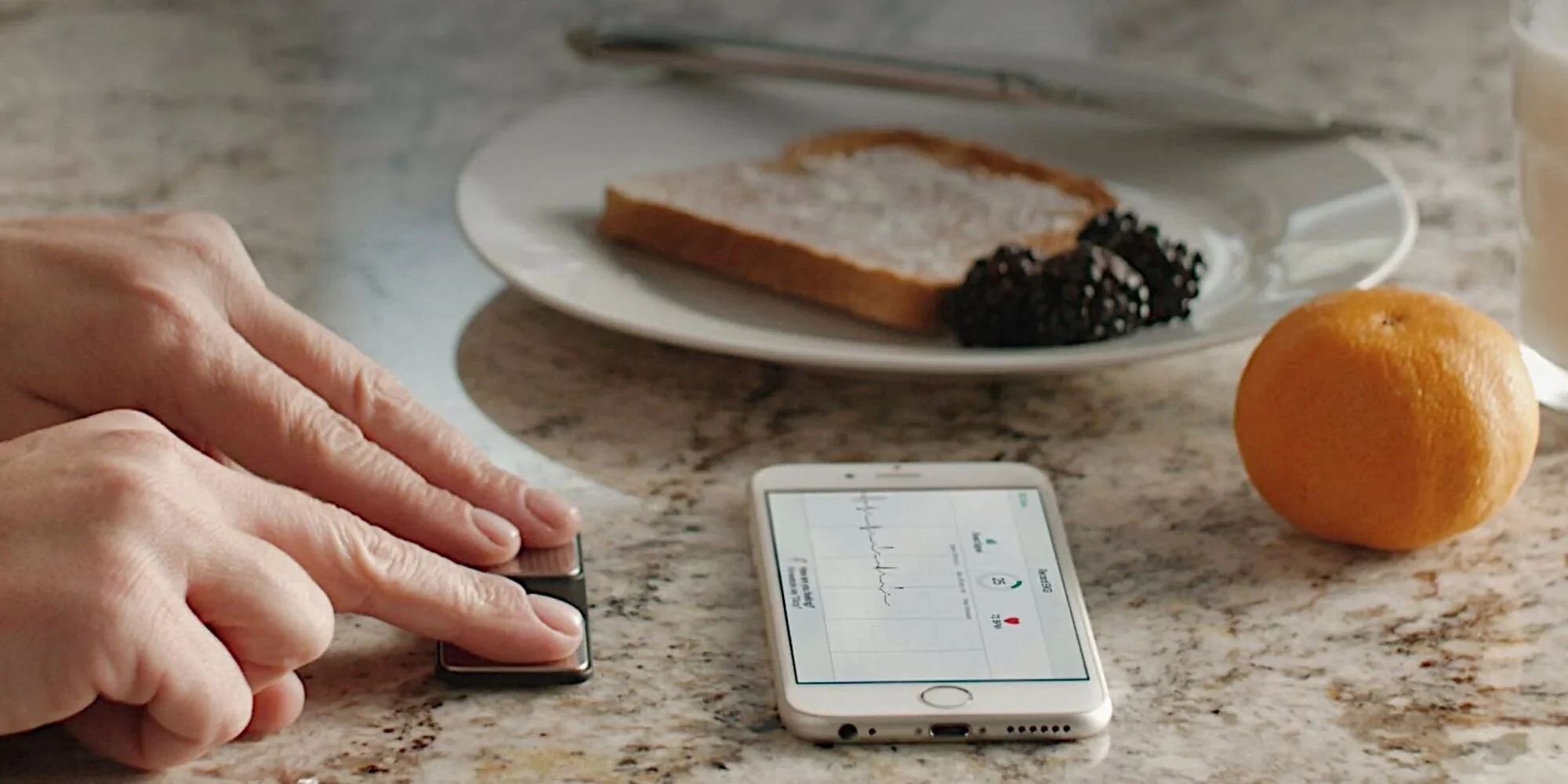 AliveCor KardiaMobile 6L Personal EKG Monitor, Black - KM-6L-E - Image 7