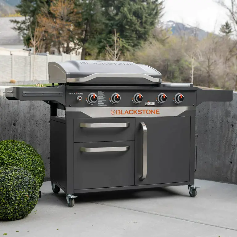 Blackstone ProSeries 5 Burner 28" Propane Griddle with Range Top - Image 2