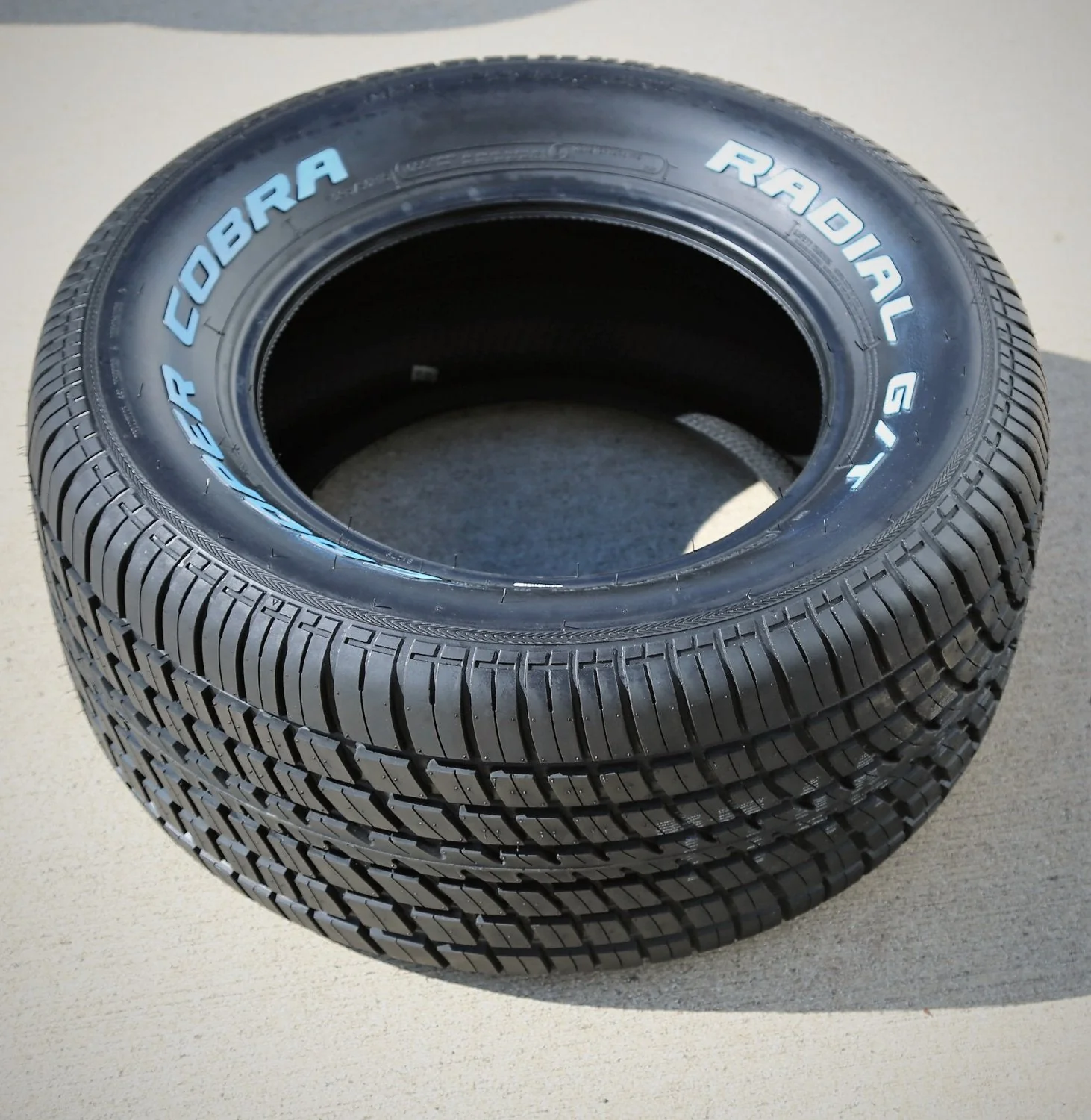 Tire Cooper Cobra Radial G/T 295/50R15 105S A/S All Season - Image 2